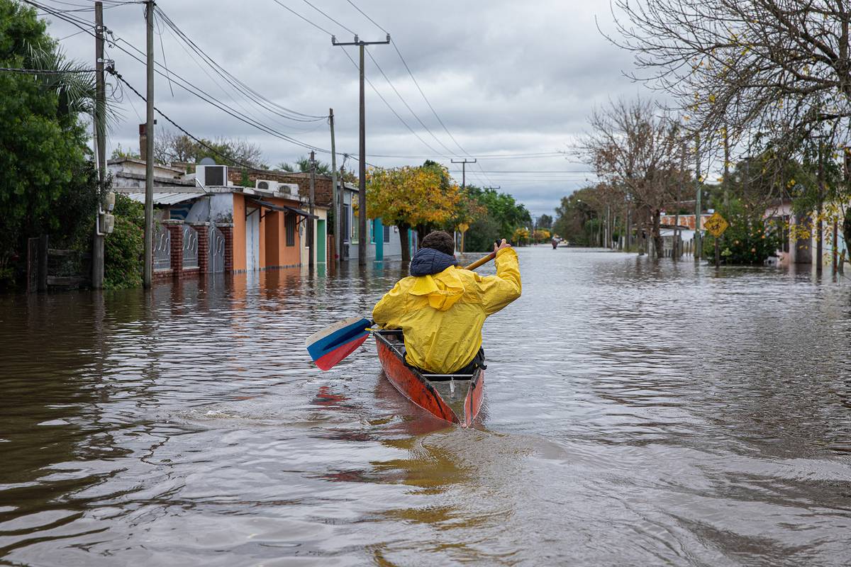 2.912 personas permanecen desplazadas por las inundaciones en diez departamentos